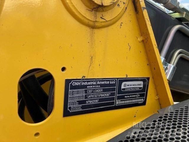 New Holland C327 Lietoti riteņu kompaktiekrāvēji