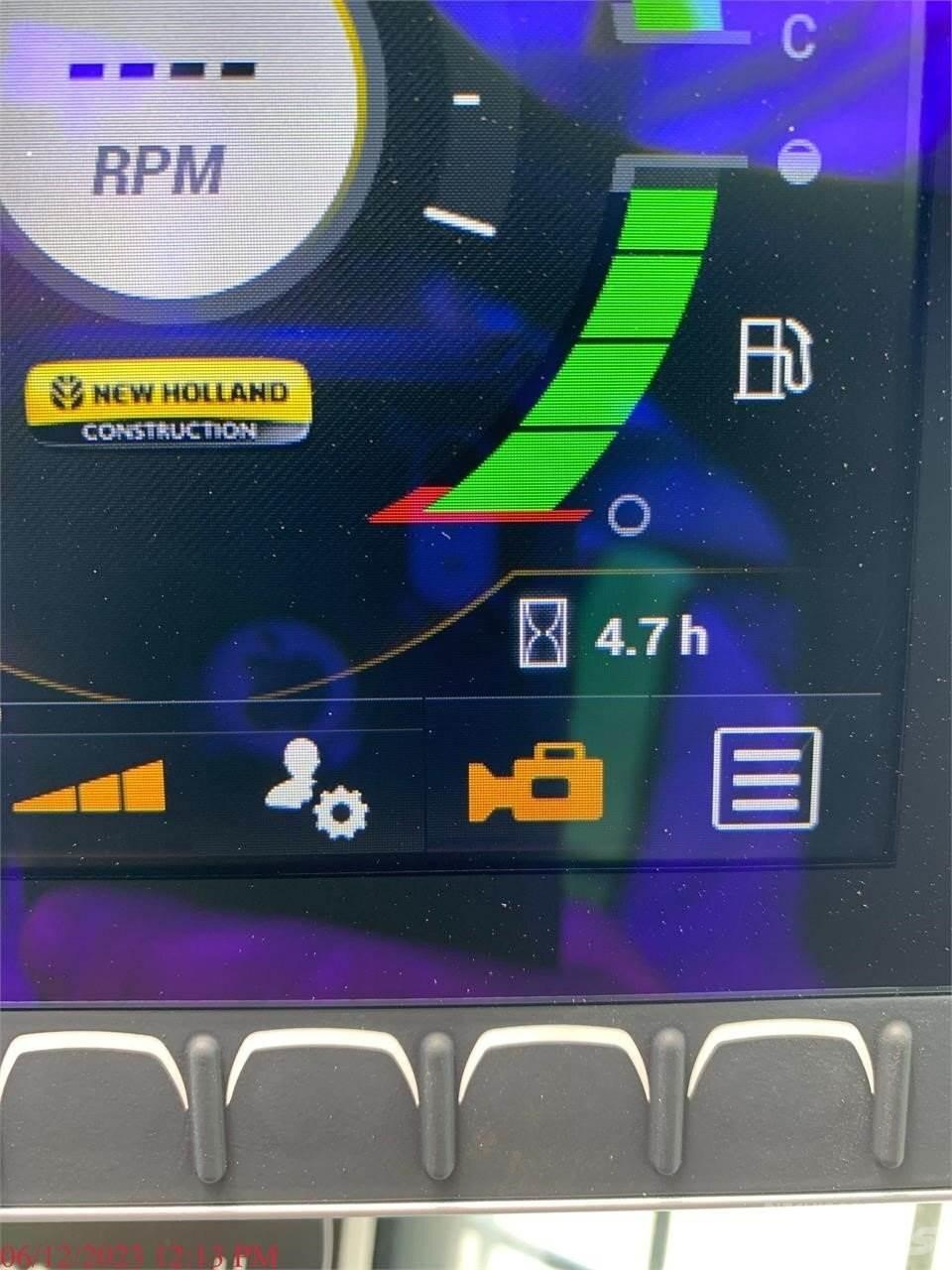 New Holland C337 Lietoti riteņu kompaktiekrāvēji
