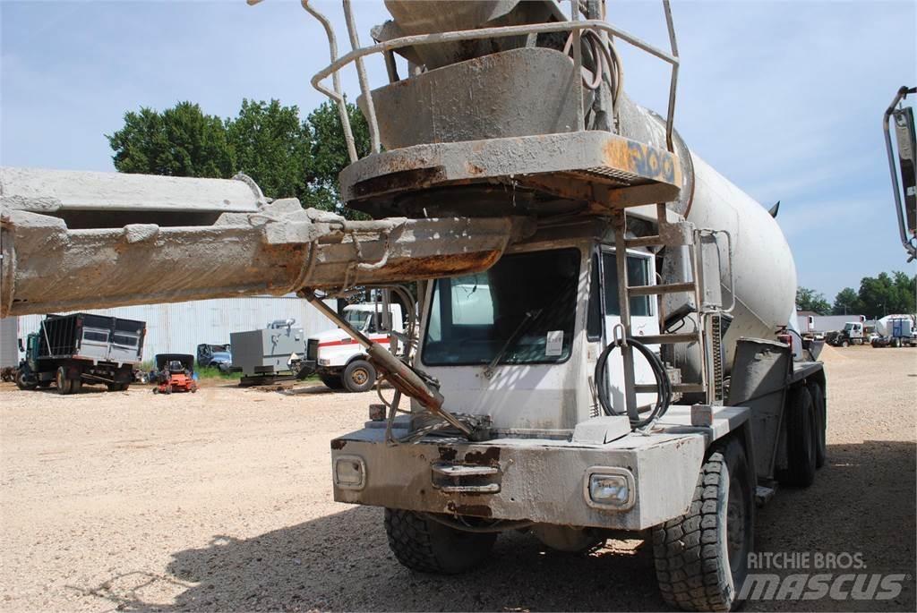 Oshkosh F2146 Betonvedēji