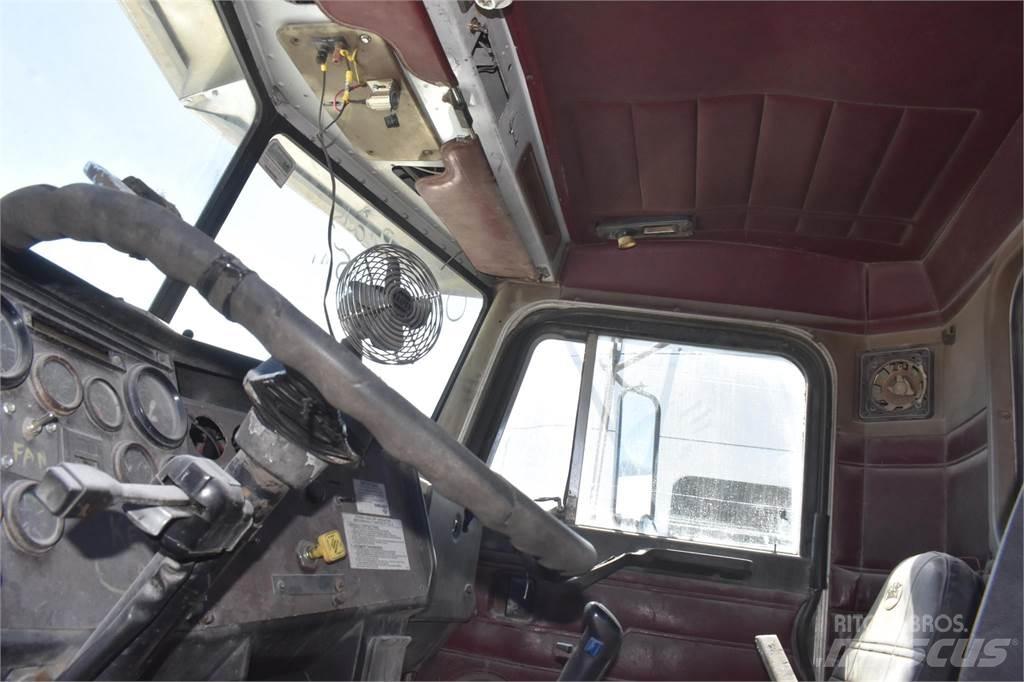Peterbilt 357 Pašizgāzējs