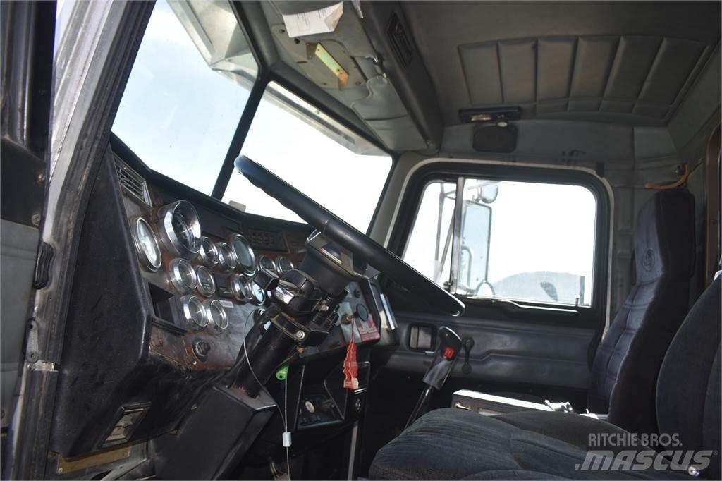 Peterbilt 379EXHD Pašizgāzējs