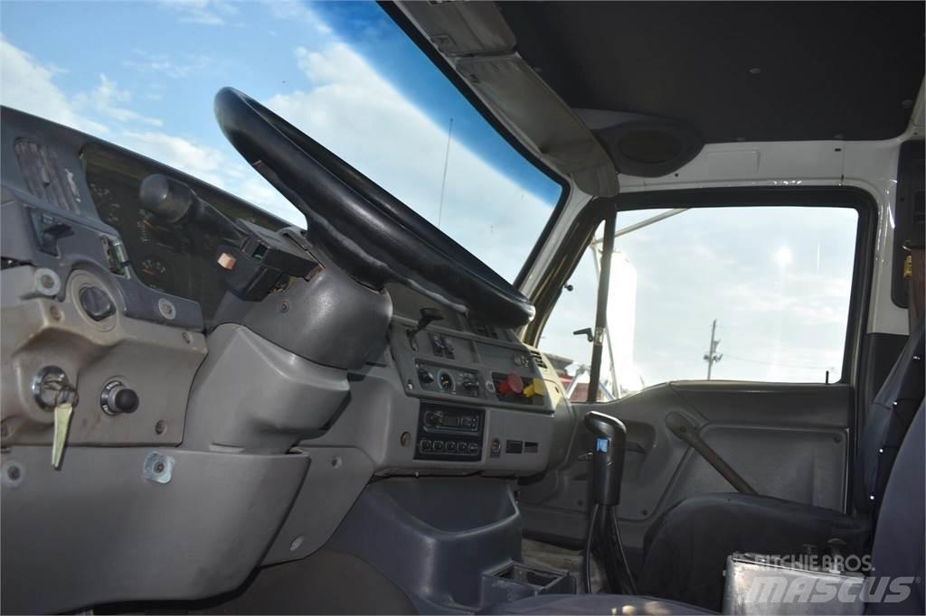 Sterling LT9500 Smagās mašīnas ar celtni