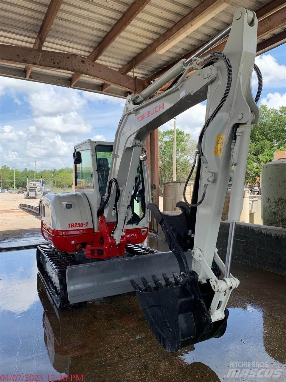 Takeuchi TB250-2 Mini ekskavatori < 7 t