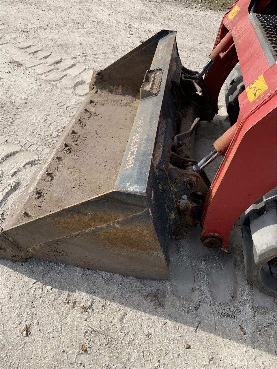 Takeuchi TL8 Lietoti riteņu kompaktiekrāvēji