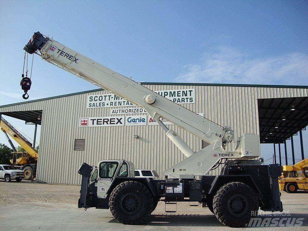 Terex CD225 Celtņi nelīdzenām virsmām