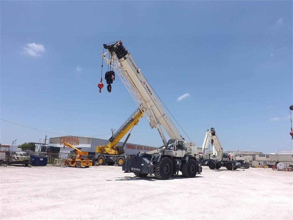 Terex RT130 Celtņi nelīdzenām virsmām