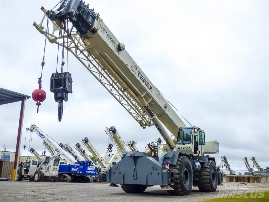 Terex RT130 Celtņi nelīdzenām virsmām