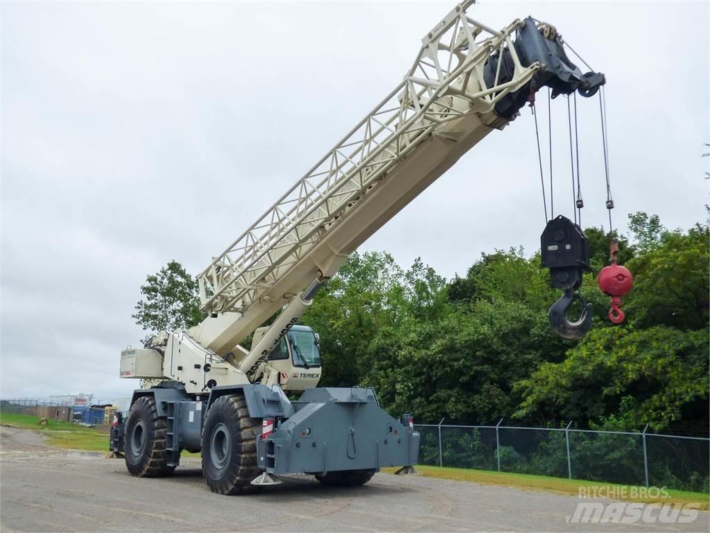Terex RT130 Celtņi nelīdzenām virsmām