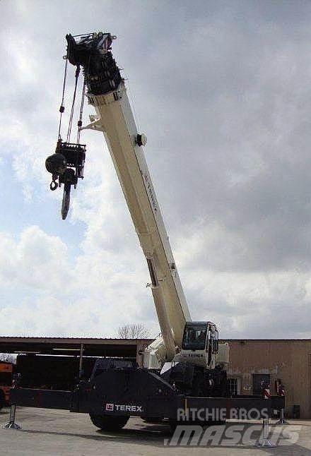 Terex RT130 Celtņi nelīdzenām virsmām