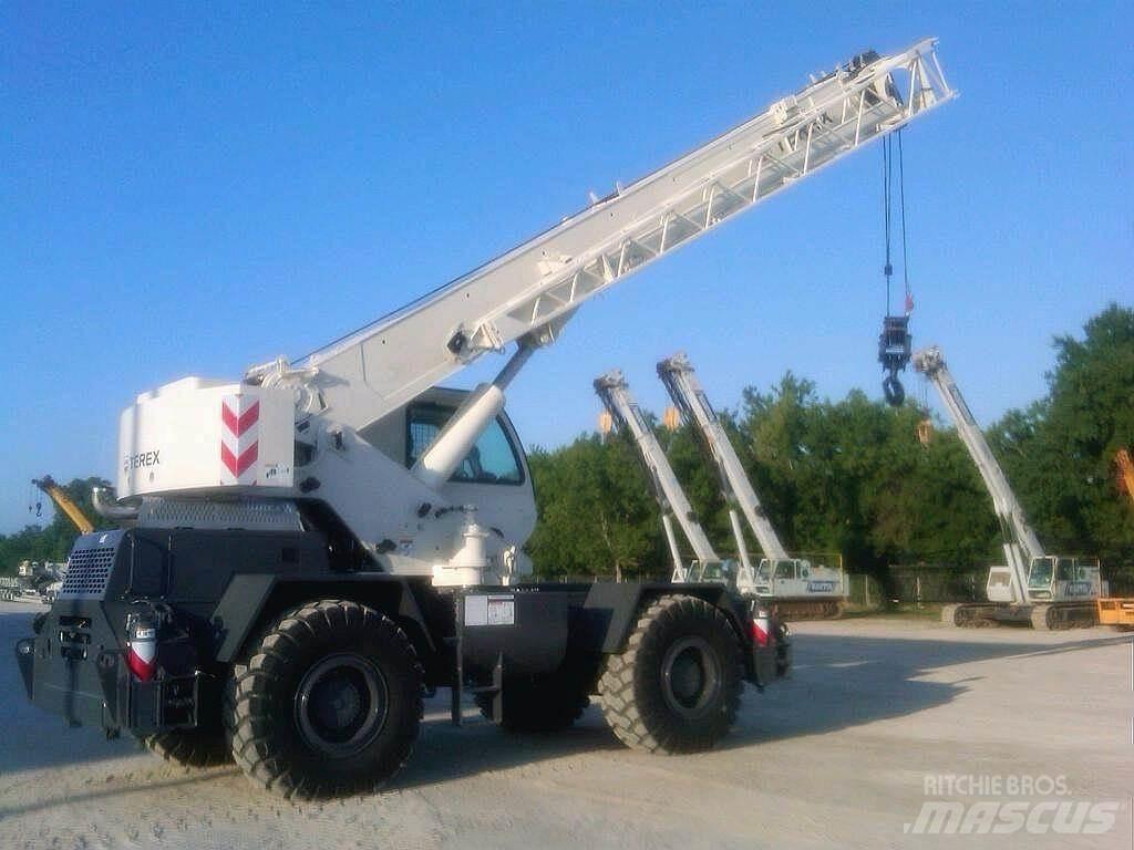 Terex RT230-1 Celtņi nelīdzenām virsmām