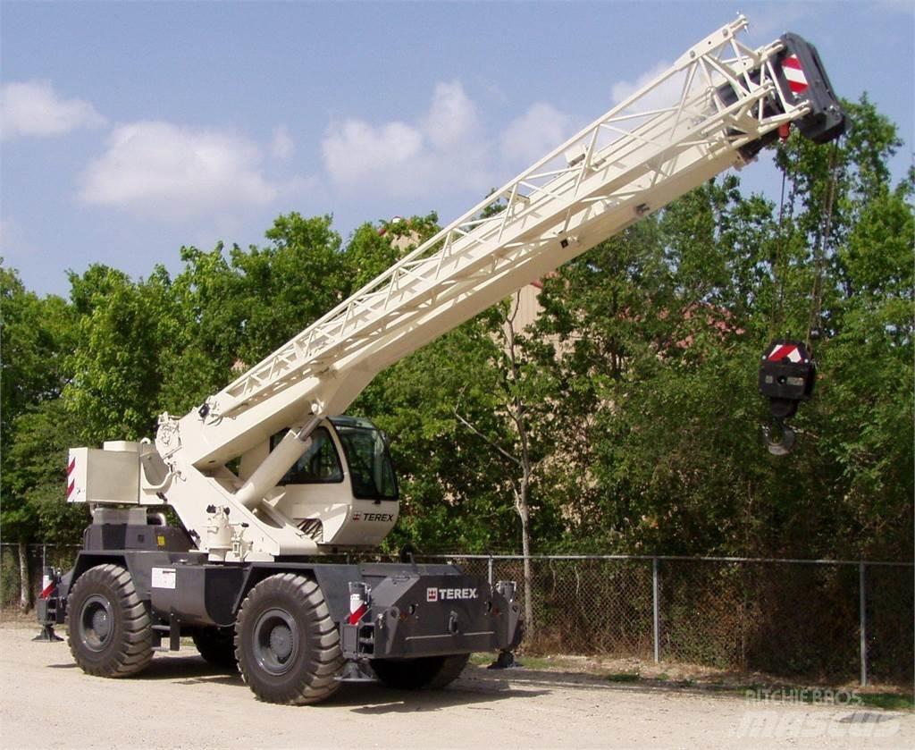 Terex RT230-2 Celtņi nelīdzenām virsmām