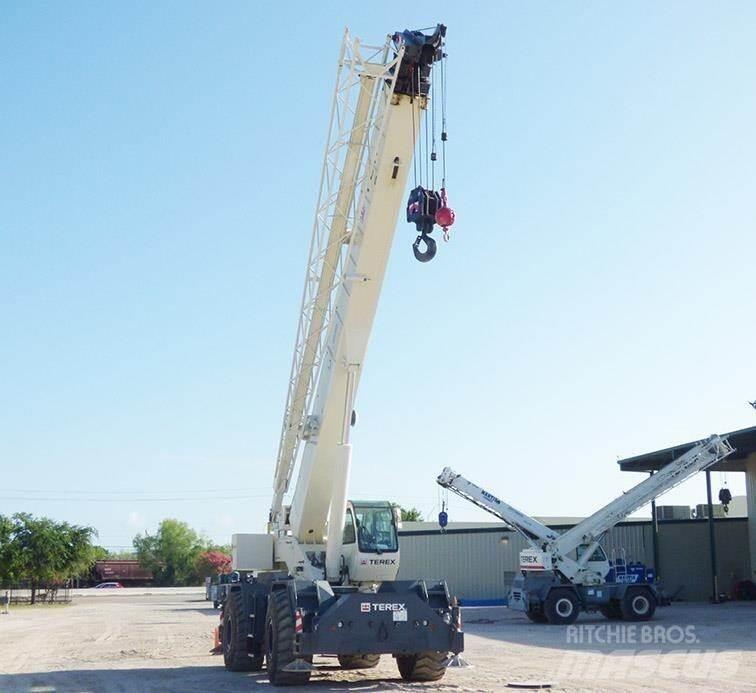 Terex RT555 Celtņi nelīdzenām virsmām