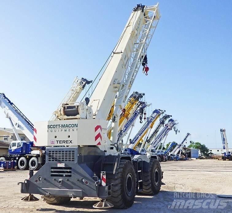 Terex RT555 Celtņi nelīdzenām virsmām