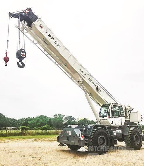 Terex RT555-1 Celtņi nelīdzenām virsmām