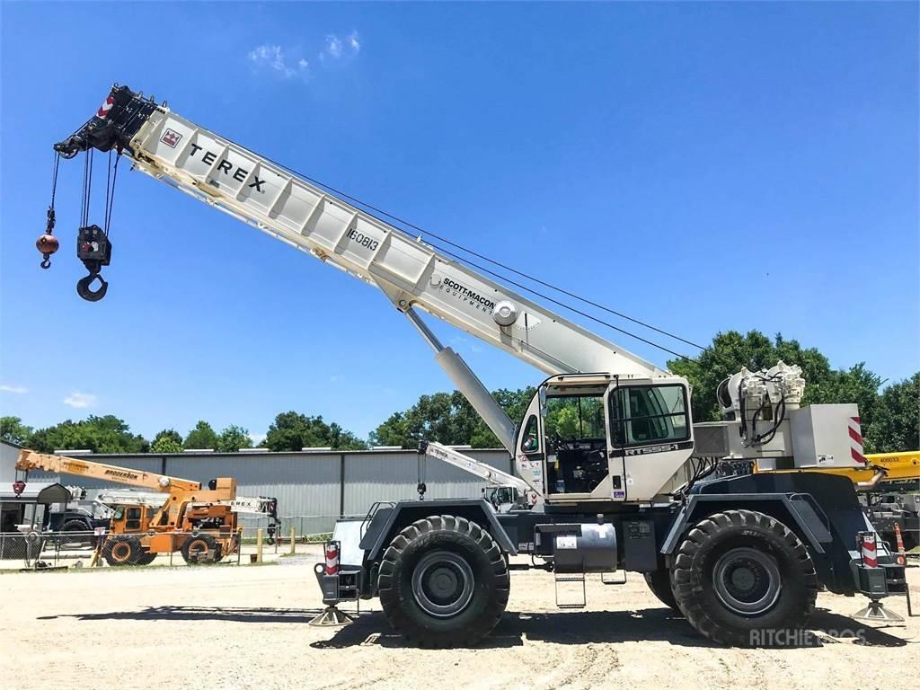 Terex RT555-1 Celtņi nelīdzenām virsmām