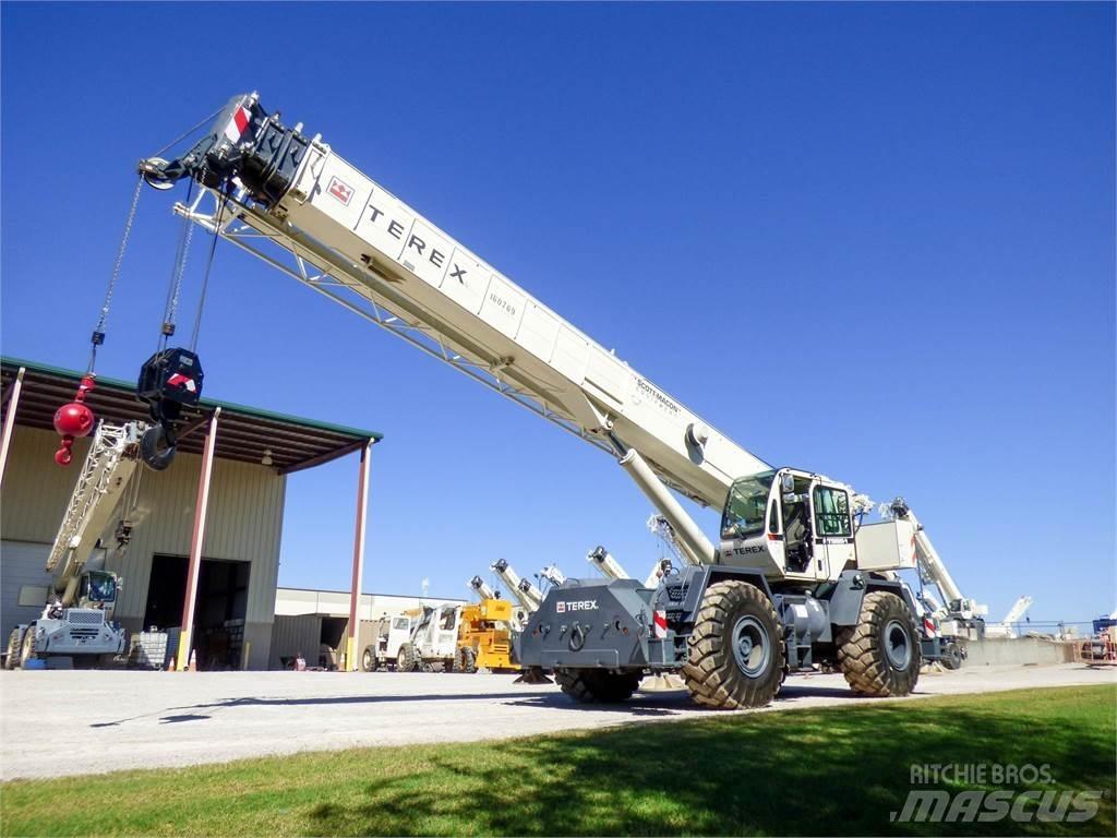 Terex RT555-1 Celtņi nelīdzenām virsmām