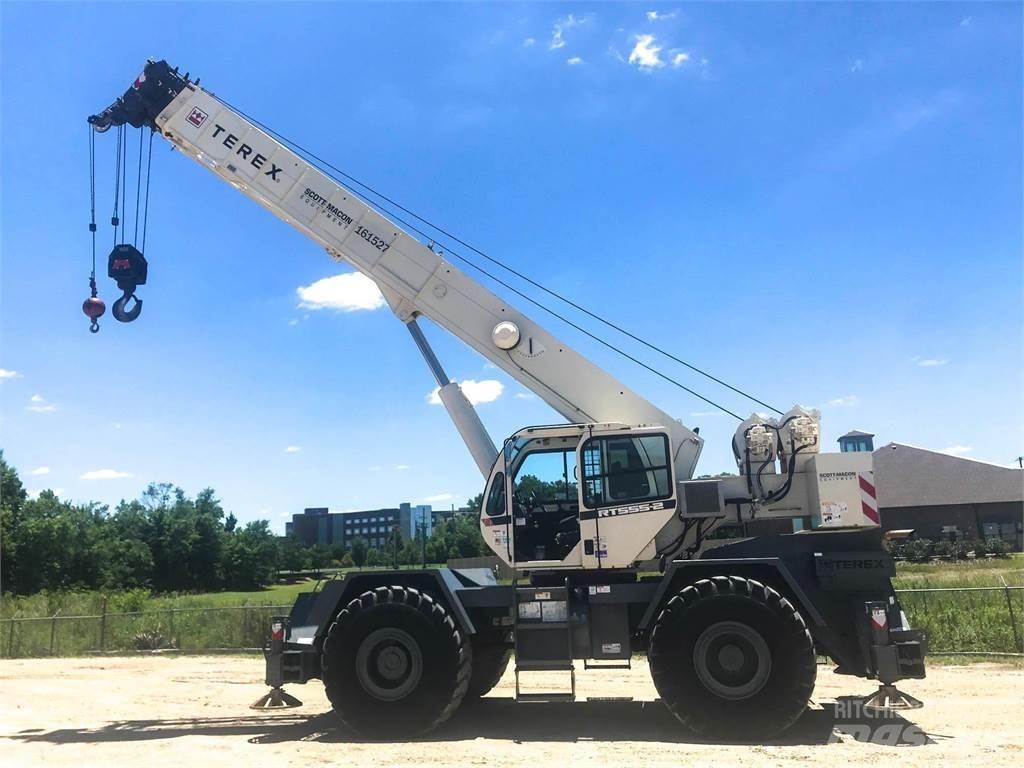 Terex RT555-2 Celtņi nelīdzenām virsmām