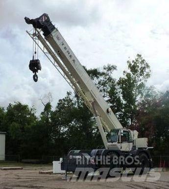 Terex RT670 Celtņi nelīdzenām virsmām