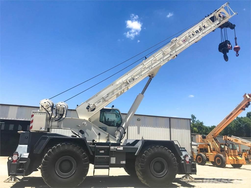 Terex RT670 Celtņi nelīdzenām virsmām