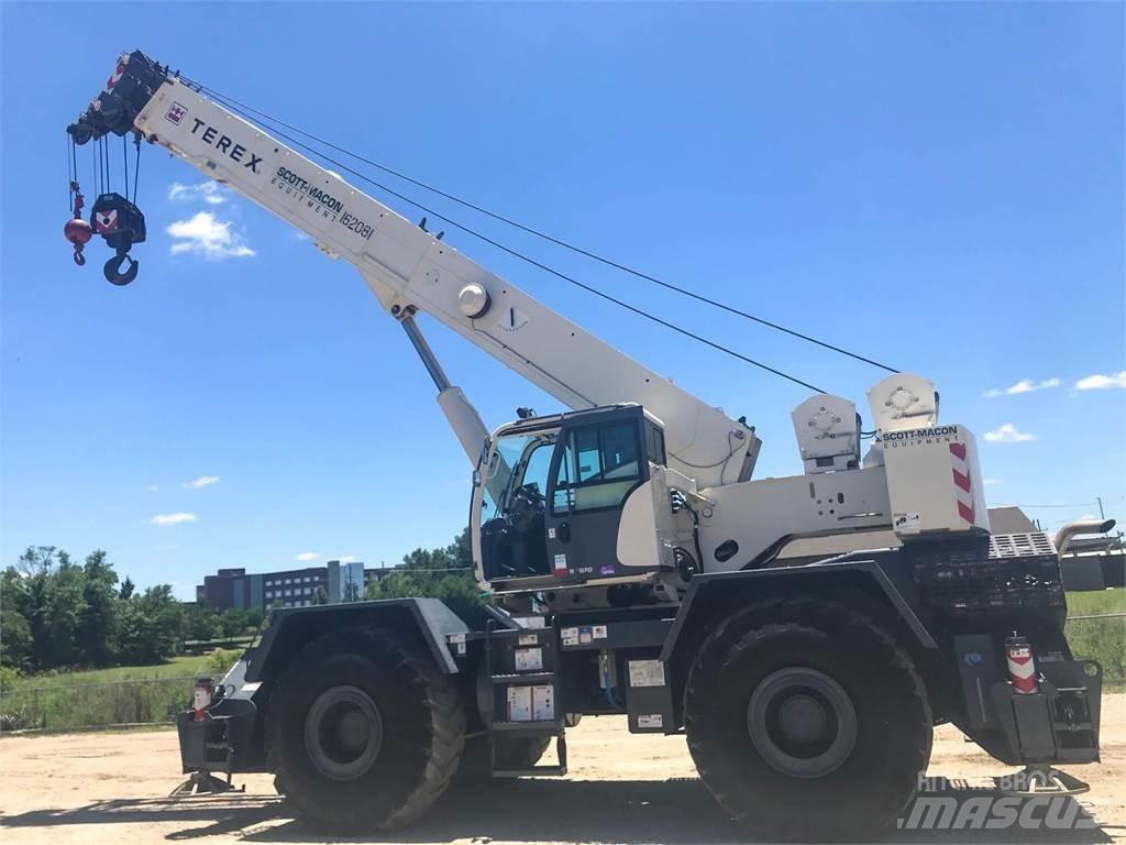 Terex RT670 Celtņi nelīdzenām virsmām