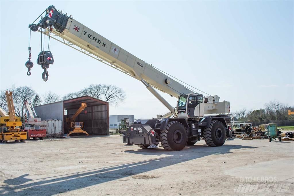 Terex RT780 Celtņi nelīdzenām virsmām