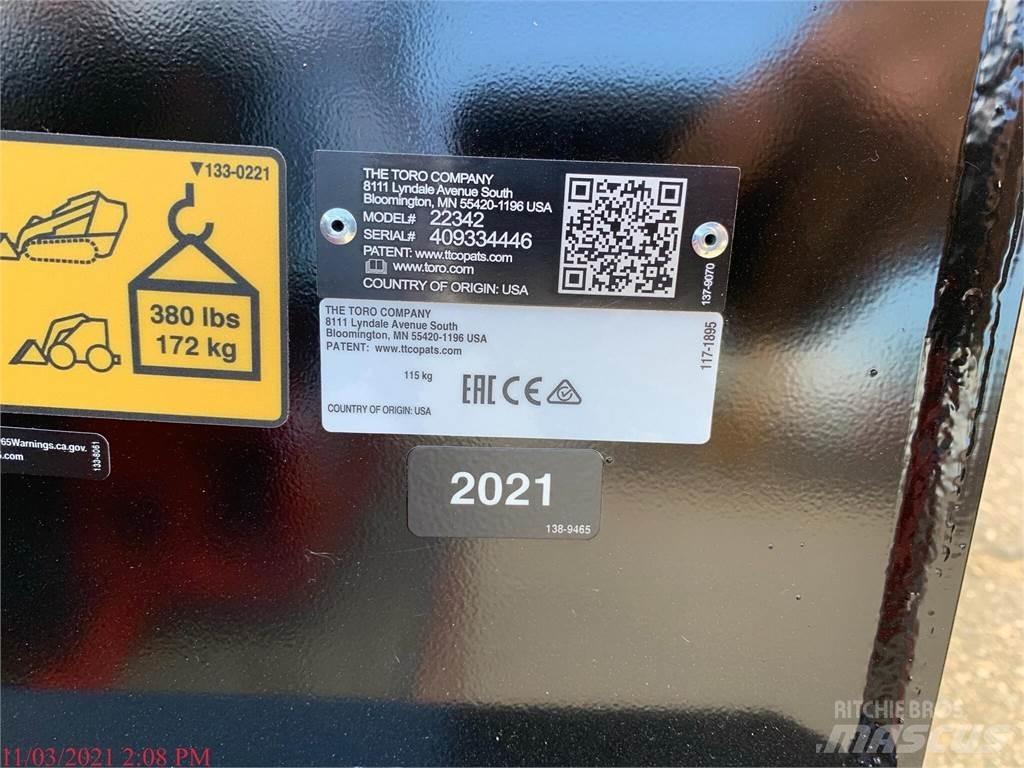 Toro DINGO TX1000W Lietoti riteņu kompaktiekrāvēji