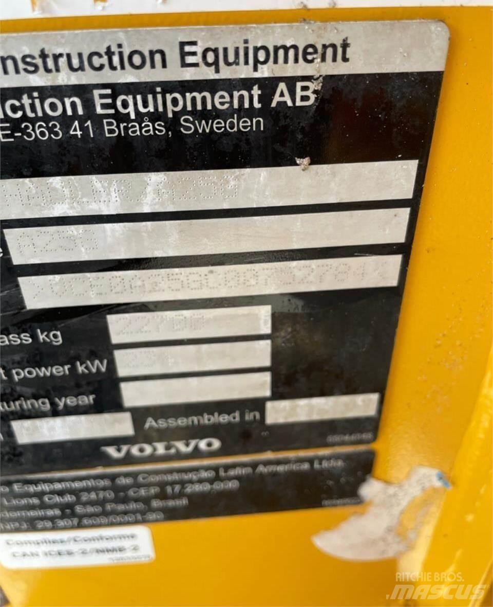 Volvo A25G Artikulētie pašizgāzēji