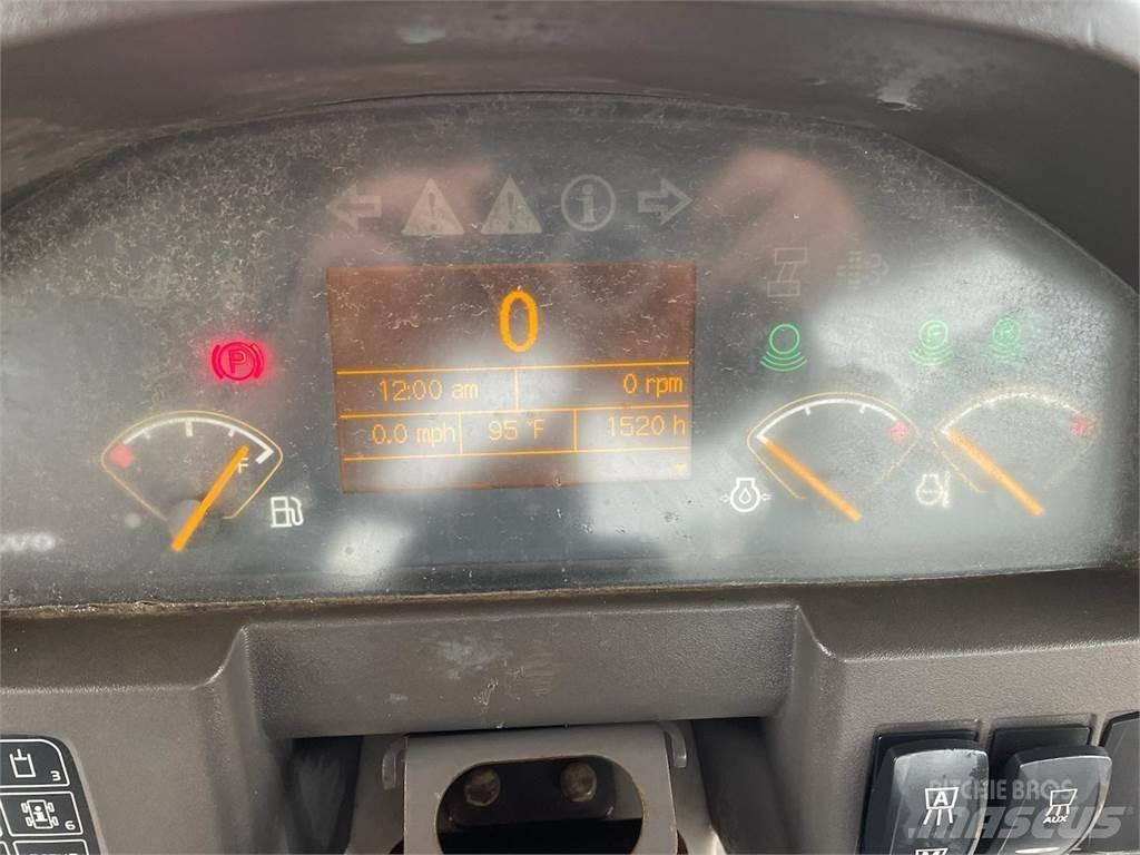 Volvo DD120B Divvalču grunts veltņi