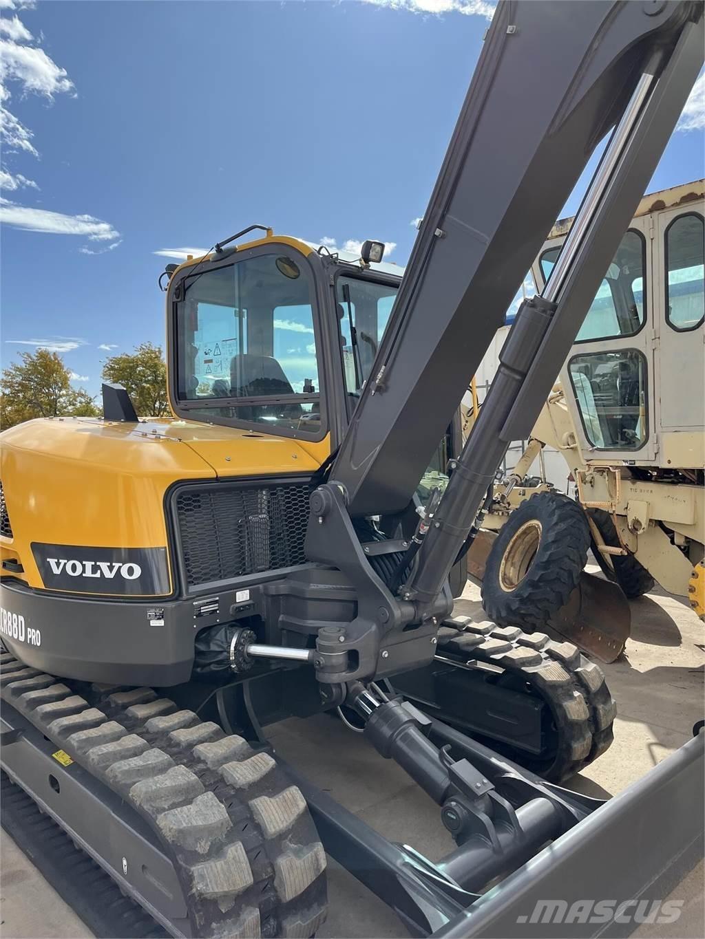 Volvo ECR88D Kāpurķēžu ekskavatori