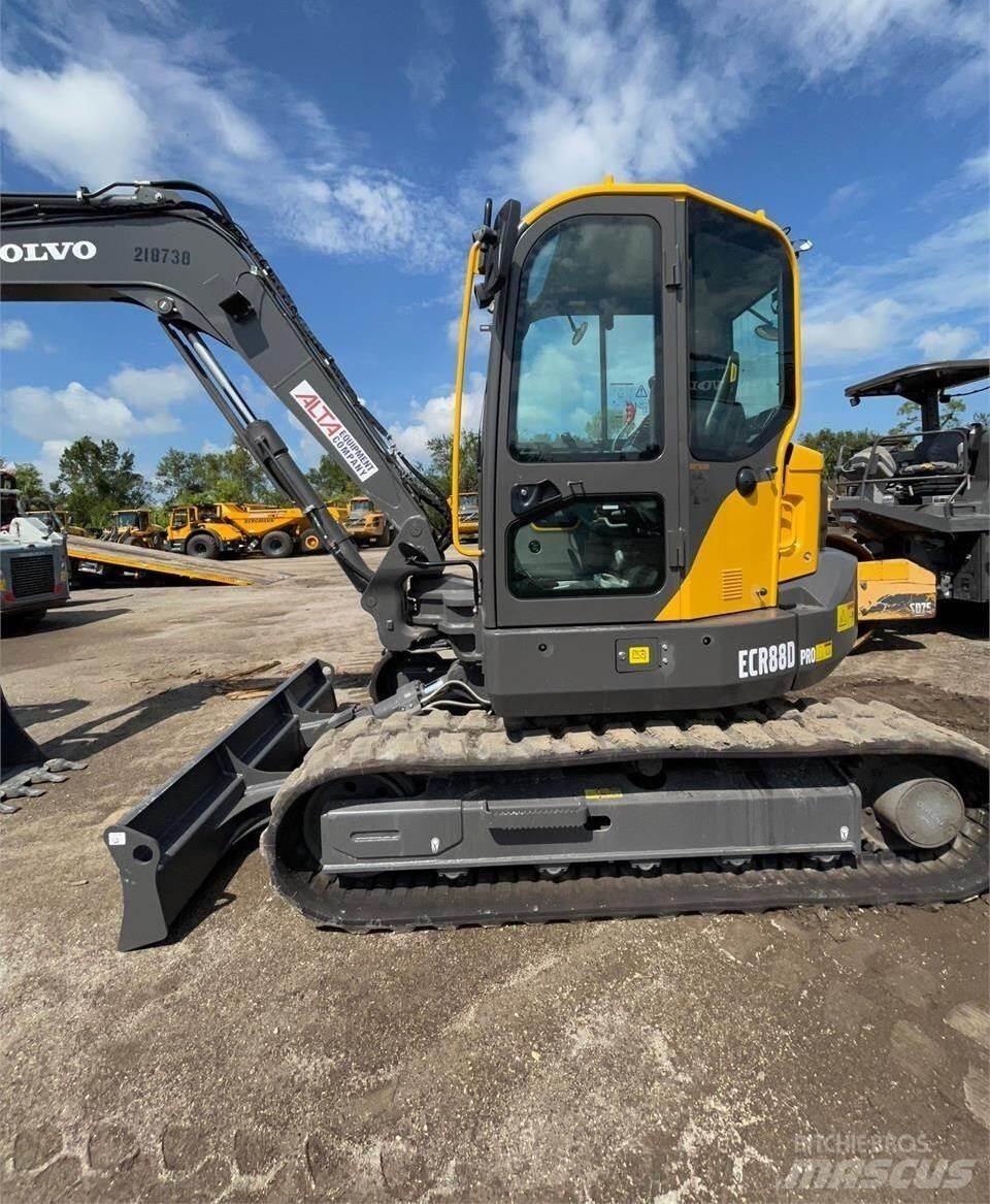 Volvo ECR88D Kāpurķēžu ekskavatori