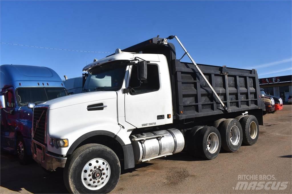 Volvo VHD64F200 Pašizgāzējs