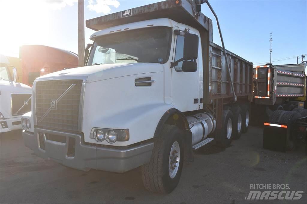 Volvo VHD84B200 Pašizgāzējs
