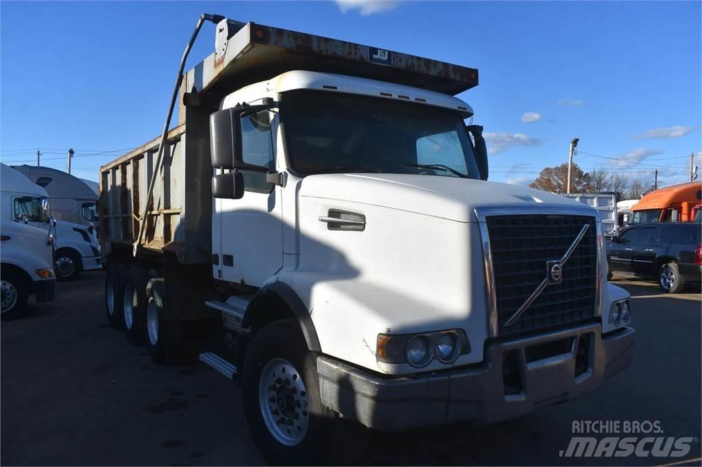 Volvo VHD84B200 Pašizgāzējs