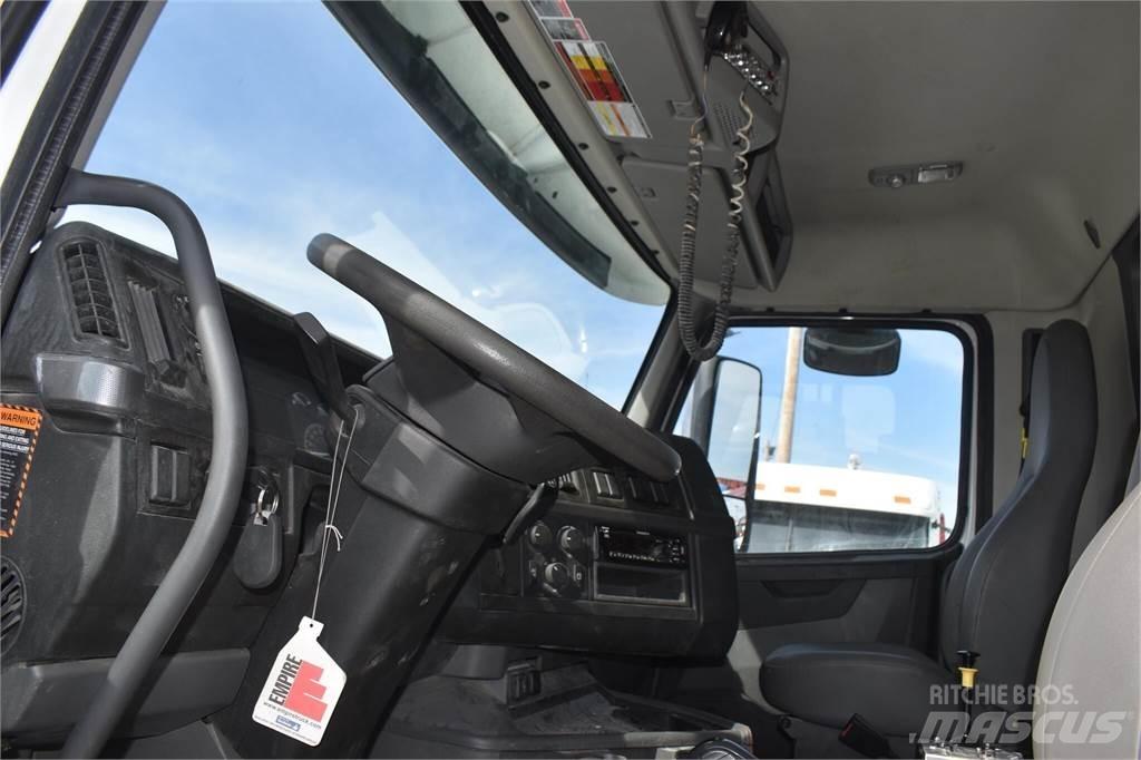 Volvo VHD84B300 Pašizgāzējs