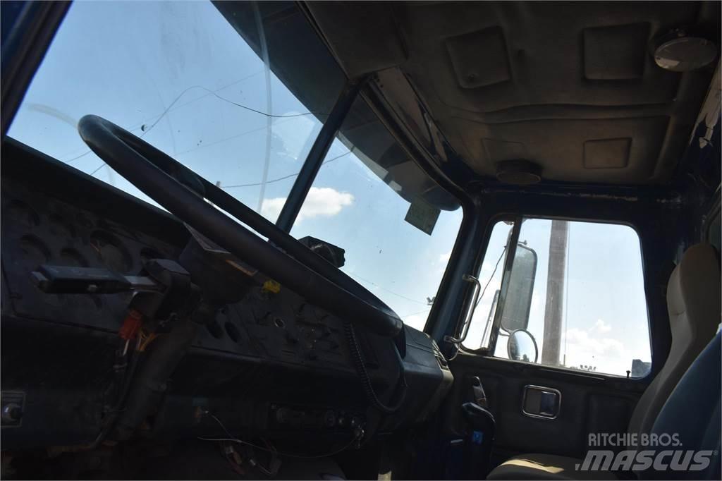 Volvo WG64T Pašizgāzējs