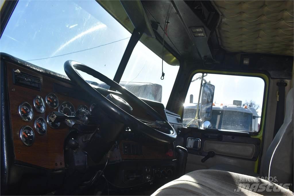 Western Star 4900 Pašizgāzējs