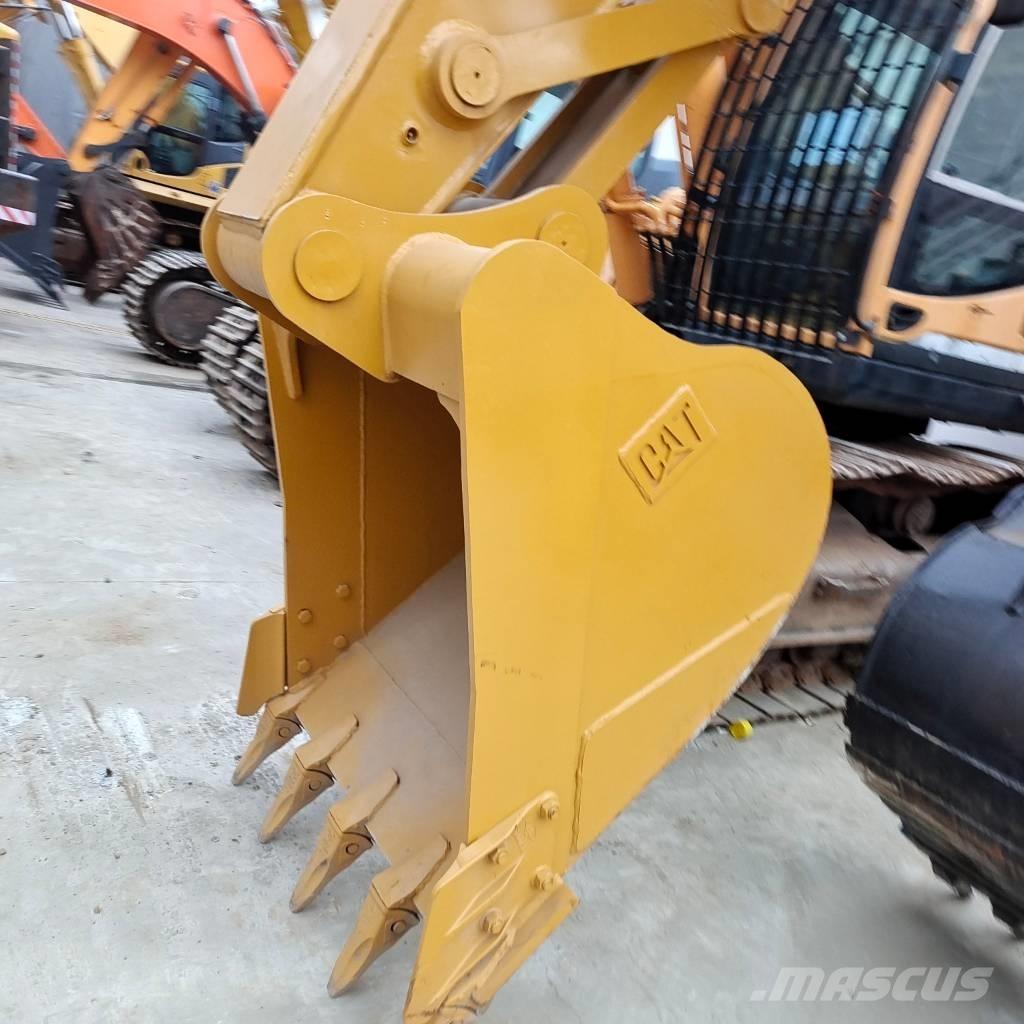 CAT 320 D 2 L Kāpurķēžu ekskavatori