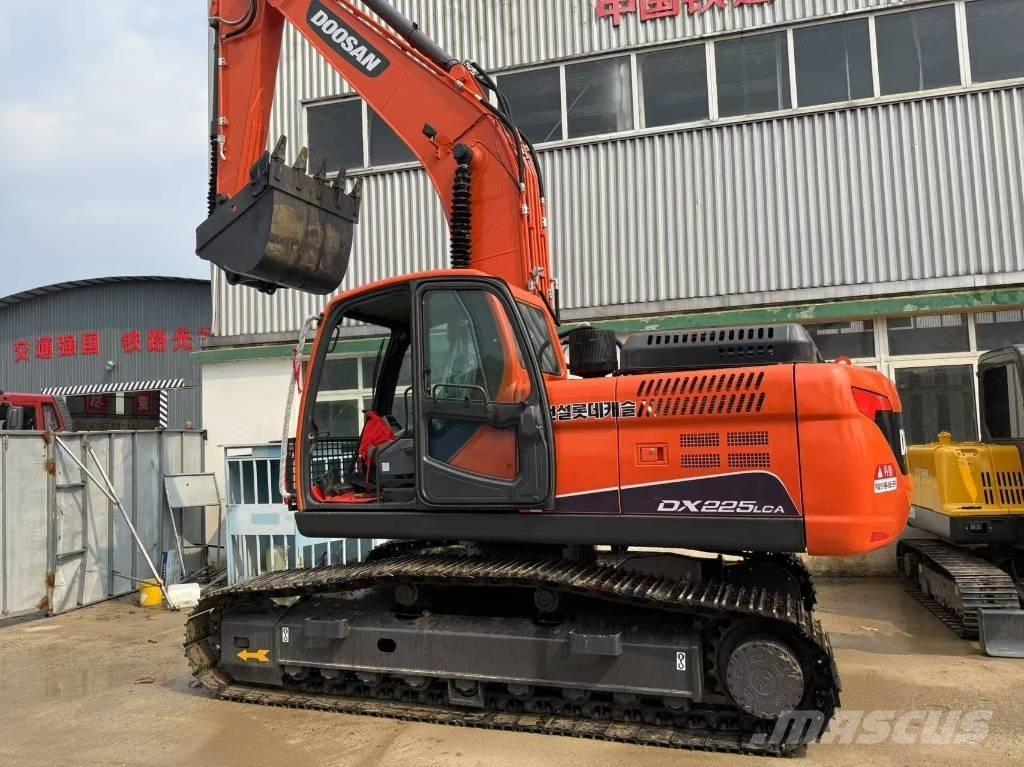 Doosan DX 225 LCA Kāpurķēžu ekskavatori
