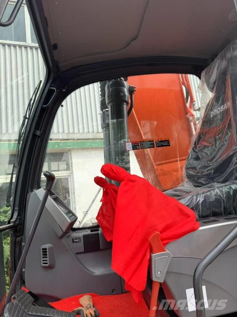 Doosan DX 225 LCA Kāpurķēžu ekskavatori