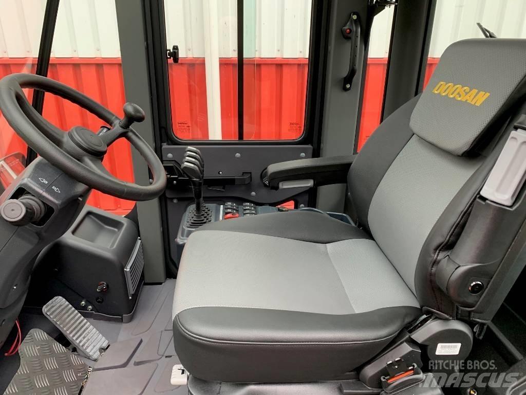 Doosan D160S-7 Tehnika ar dīzeļa dzinēju