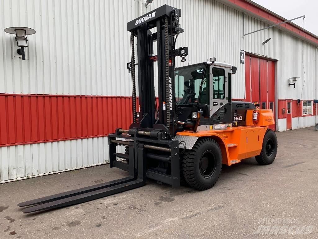 Doosan D160S-7 Tehnika ar dīzeļa dzinēju