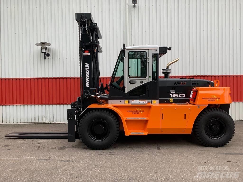 Doosan D160S-7 Tehnika ar dīzeļa dzinēju