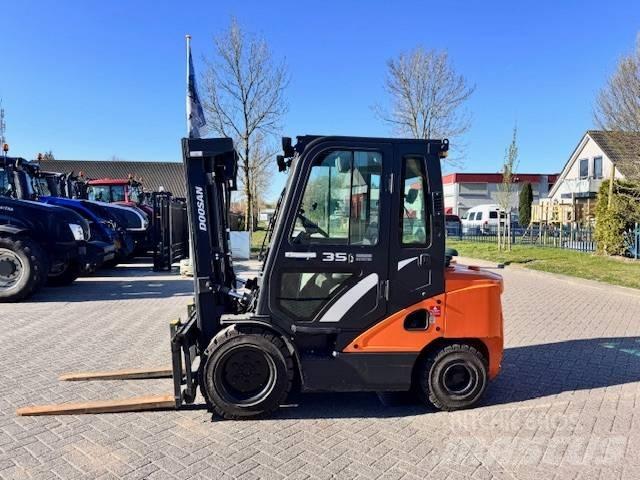 Doosan D35c Pro-7 Tehnika ar dīzeļa dzinēju