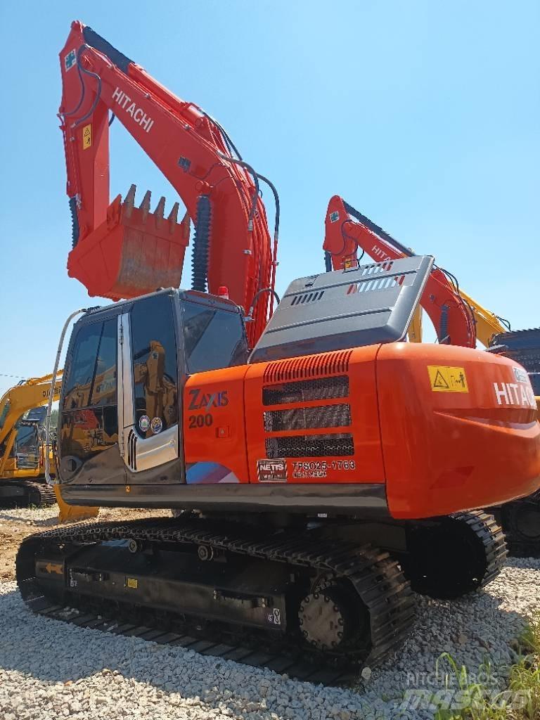 Hitachi ZX 200 Kāpurķēžu ekskavatori