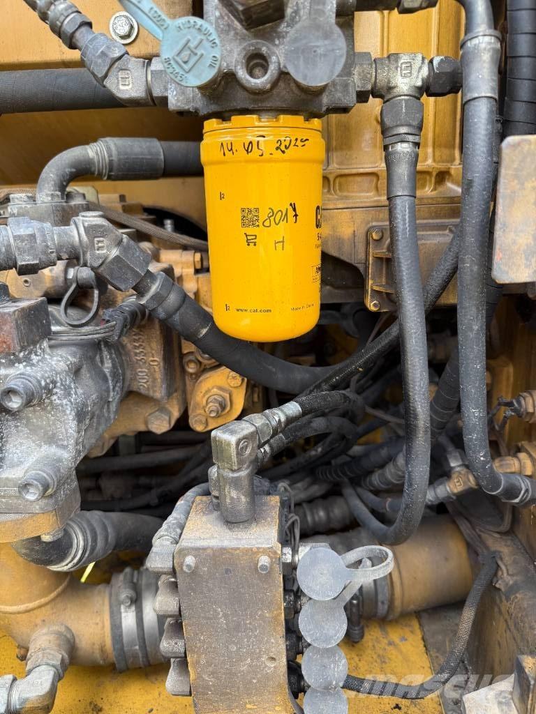 CAT 323 D L Kāpurķēžu ekskavatori