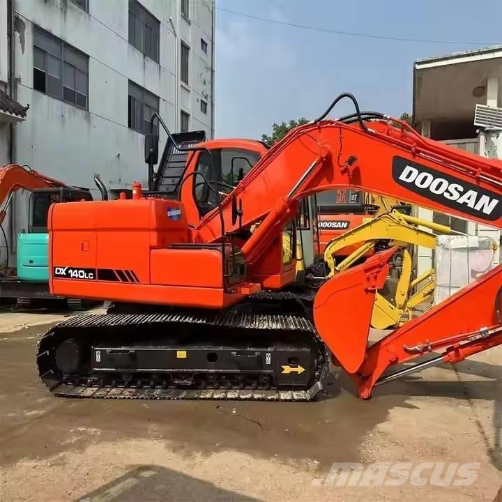 Doosan DX150 Kāpurķēžu ekskavatori
