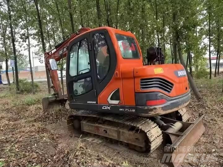 Doosan DX75 Kāpurķēžu ekskavatori