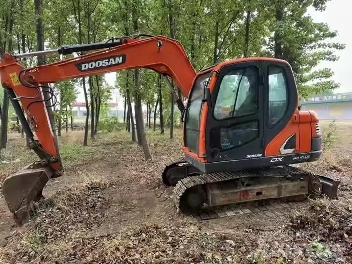 Doosan DX75 Kāpurķēžu ekskavatori