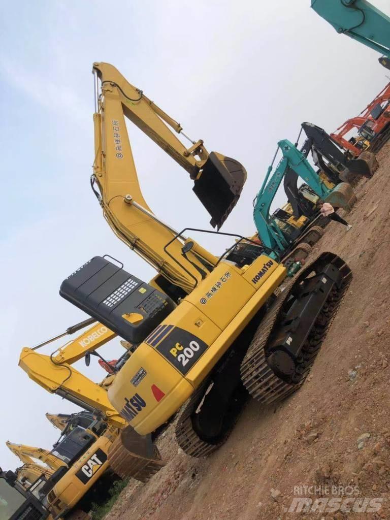 Komatsu 200-8 Kāpurķēžu ekskavatori