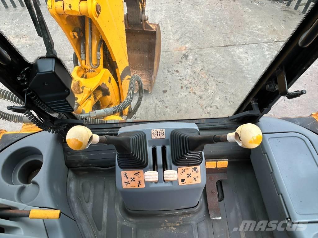 JCB 3 CX Ekskavatori-iekrāvēji